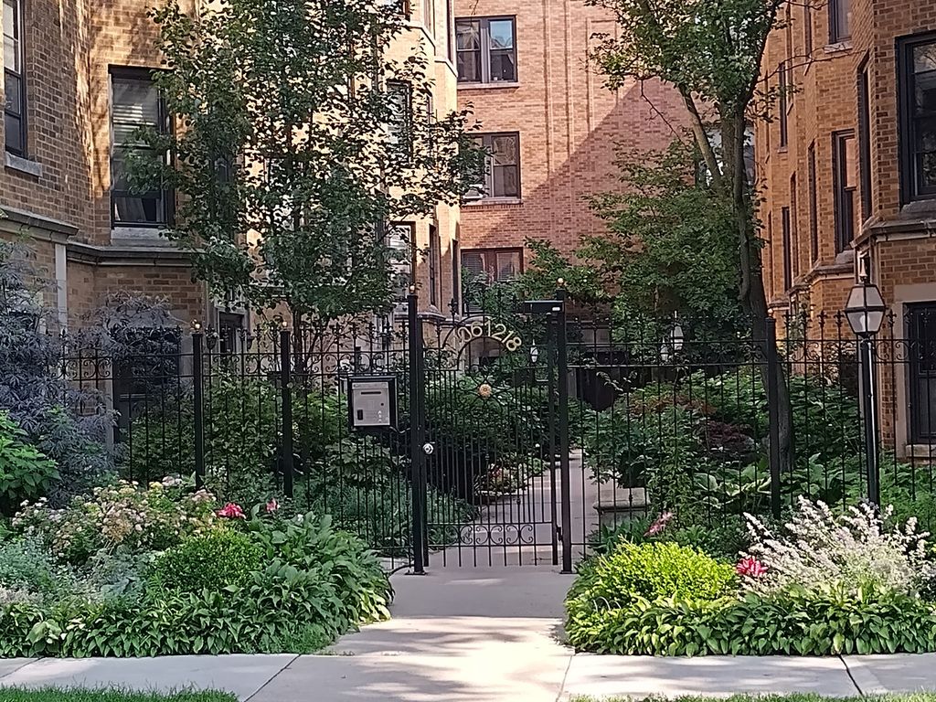 1216 W Jarvis Avenue G, Chicago, IL 60626