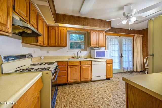 123 Clinton Street, Walbridge, OH 43465