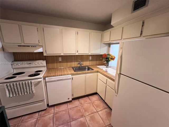 1665 Bay Rd 416, Miami Beach, FL 33139