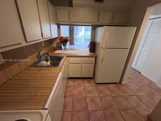 1665 Bay Rd 416, Miami Beach, FL 33139