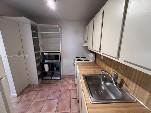 1665 Bay Rd 416, Miami Beach, FL 33139