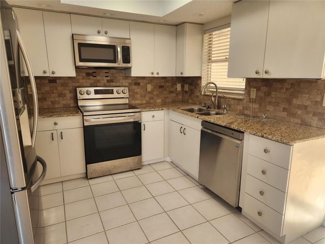 749 N JEFFERSON AVENUE 749, Sarasota, FL 34237