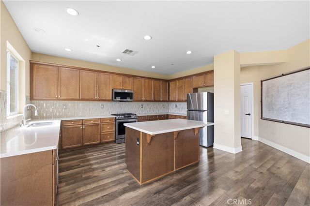 20540 Suzie, Saugus, CA 91350