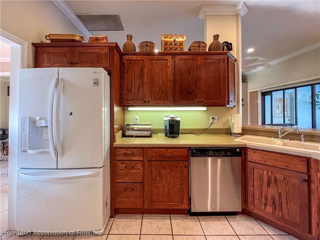 14 Meadowlake Circle S, Lake Placid, FL 33852