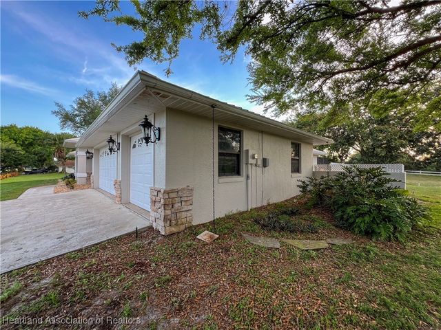 14 Meadowlake Circle S, Lake Placid, FL 33852