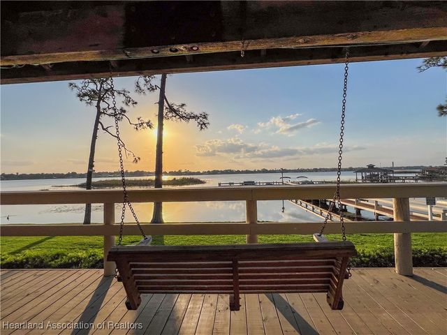 14 Meadowlake Circle S, Lake Placid, FL 33852