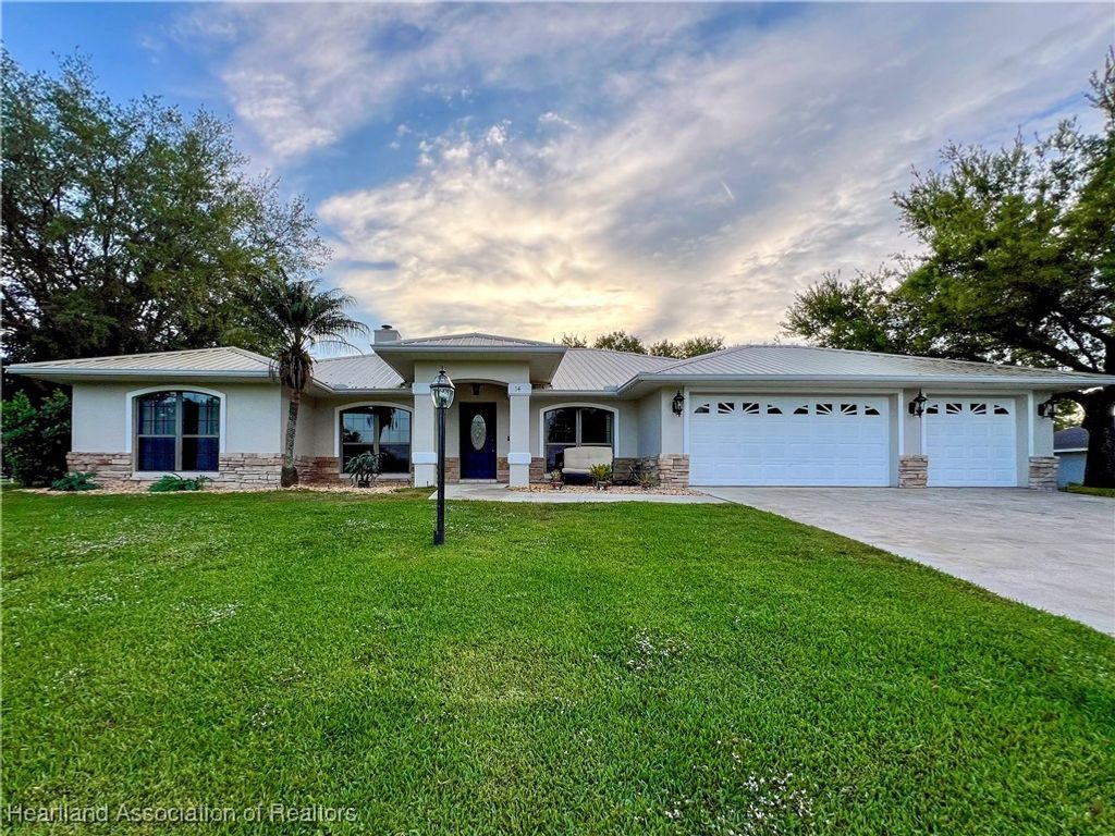 14 Meadowlake Circle S, Lake Placid, FL 33852