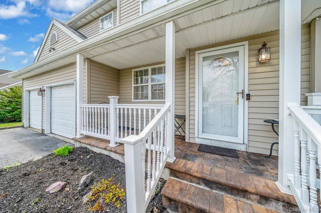 92 Old Selden Stage Road, Selden, NY 11784