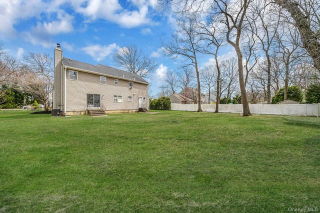 92 Old Selden Stage Road, Selden, NY 11784
