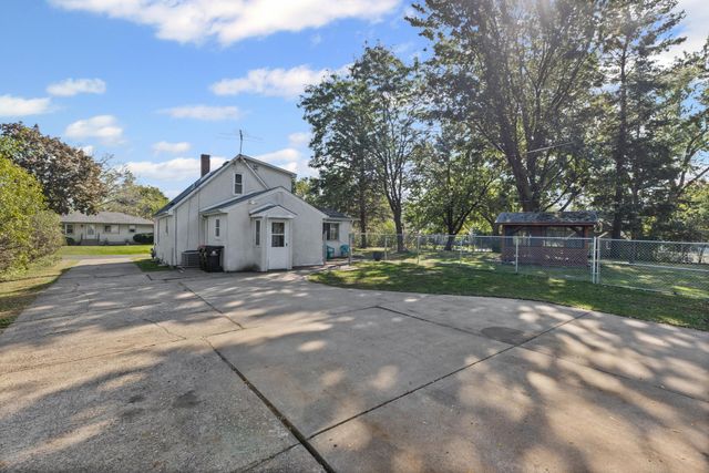 1869 Birmingham Street, Maplewood, MN 55109