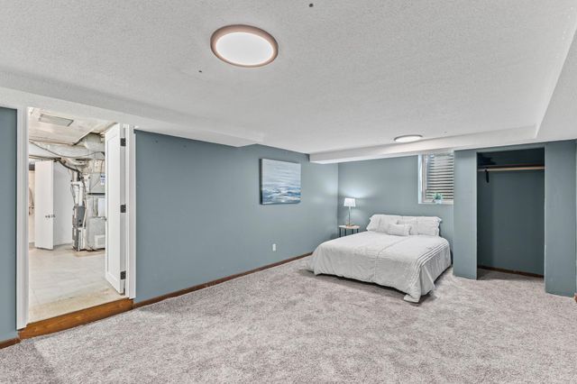 1869 Birmingham Street, Maplewood, MN 55109
