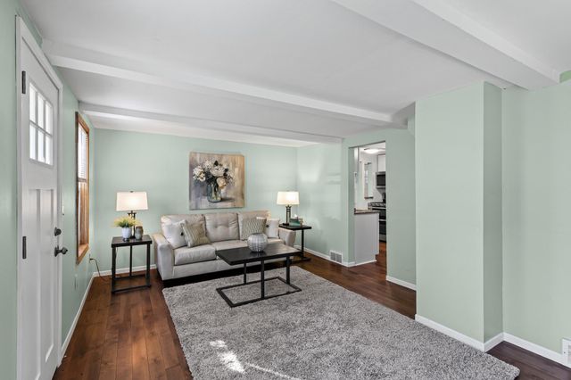 1869 Birmingham Street, Maplewood, MN 55109