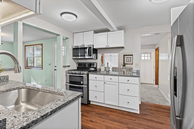 1869 Birmingham Street, Maplewood, MN 55109