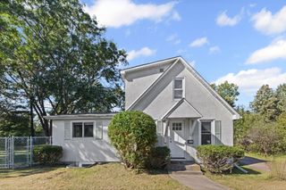 1869 Birmingham Street, Maplewood, MN 55109