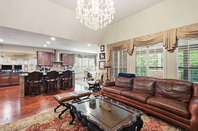 11 Golden Floral Court, Magnolia, TX 77354