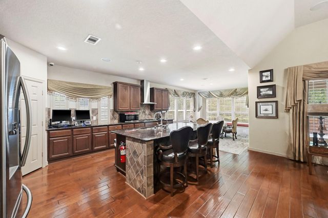 11 Golden Floral Court, Magnolia, TX 77354