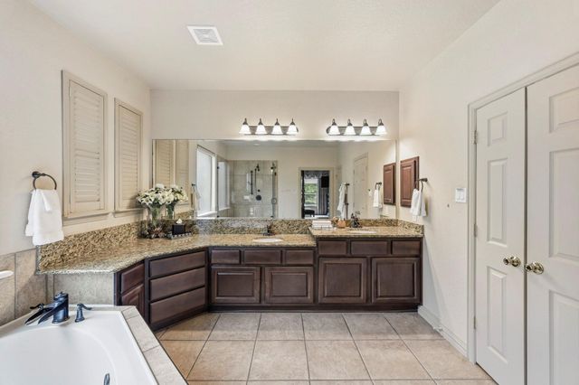 11 Golden Floral Court, Magnolia, TX 77354