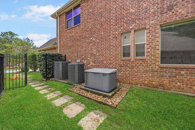 11 Golden Floral Court, Magnolia, TX 77354