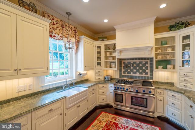 1101 SMALLBROOK LN, York, PA 17403