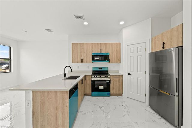 3207 74th ST W, Lehigh Acres, FL 33971