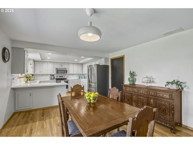 12737 Ne MORRIS St, Portland, OR 97230