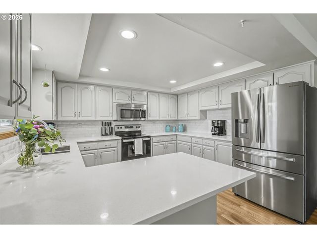 12737 Ne MORRIS St, Portland, OR 97230