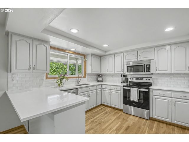 12737 Ne MORRIS St, Portland, OR 97230