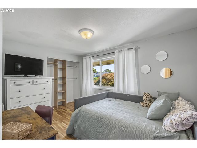 12737 Ne MORRIS St, Portland, OR 97230