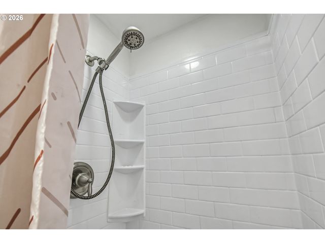 12737 Ne MORRIS St, Portland, OR 97230