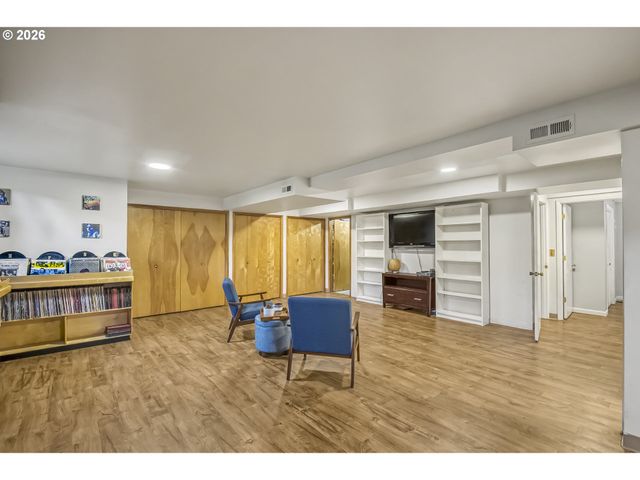 12737 Ne MORRIS St, Portland, OR 97230