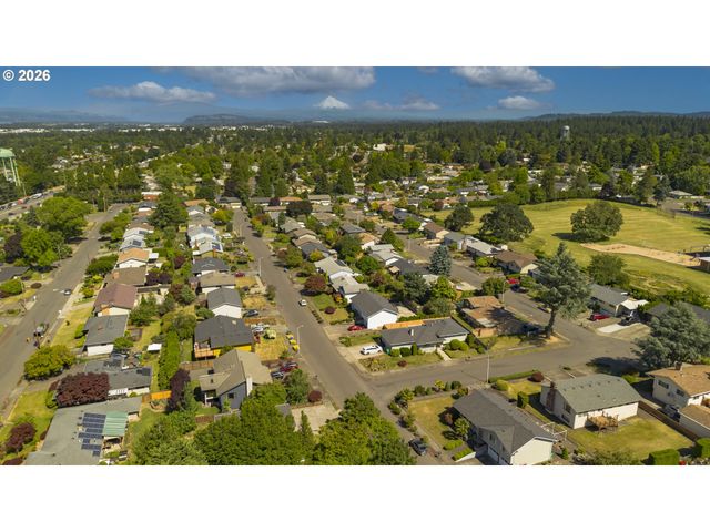 12737 Ne MORRIS St, Portland, OR 97230