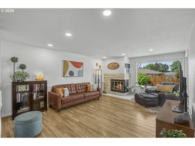 12737 Ne MORRIS St, Portland, OR 97230