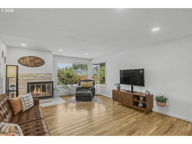 12737 Ne MORRIS St, Portland, OR 97230
