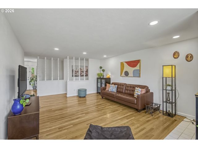 12737 Ne MORRIS St, Portland, OR 97230