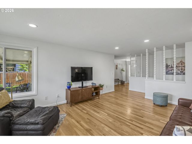 12737 Ne MORRIS St, Portland, OR 97230