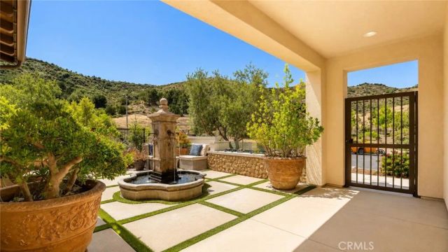 18601 Juniper Springs, Canyon Country, CA 91387