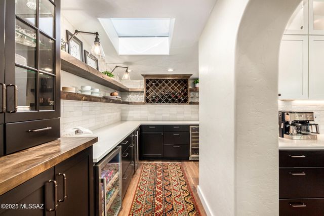 5525 N Oracle Road, Tucson, AZ 85704