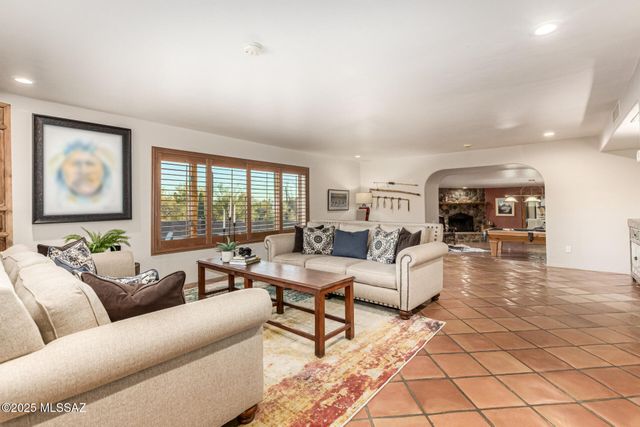 5525 N Oracle Road, Tucson, AZ 85704