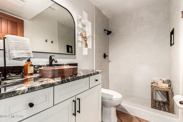 5525 N Oracle Road, Tucson, AZ 85704