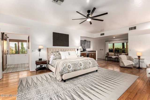 5525 N Oracle Road, Tucson, AZ 85704