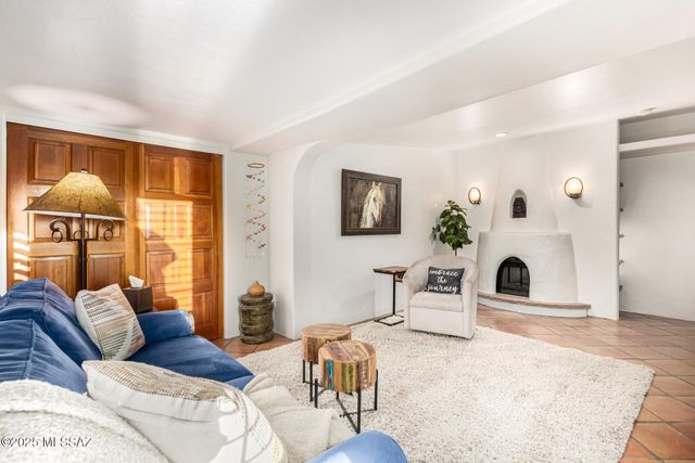 5525 N Oracle Road, Tucson, AZ 85704