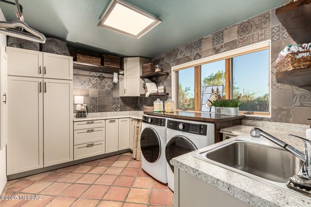 5525 N Oracle Road, Tucson, AZ 85704