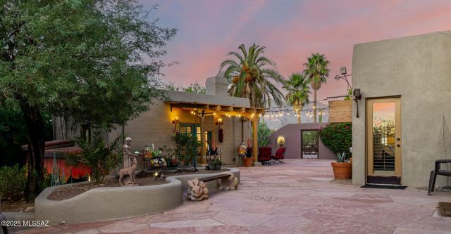 5525 N Oracle Road, Tucson, AZ 85704