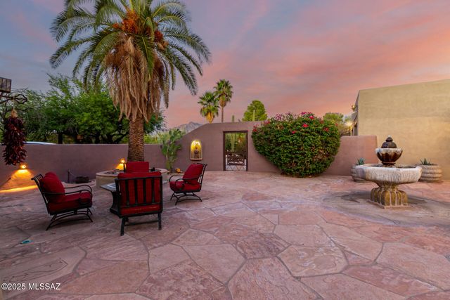 5525 N Oracle Road, Tucson, AZ 85704