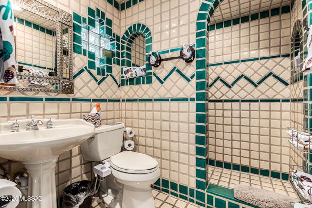 5525 N Oracle Road, Tucson, AZ 85704