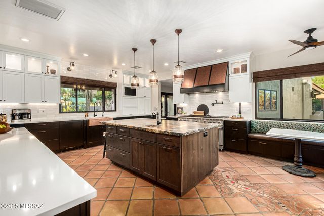 5525 N Oracle Road, Tucson, AZ 85704