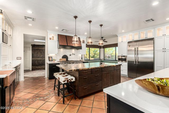 5525 N Oracle Road, Tucson, AZ 85704