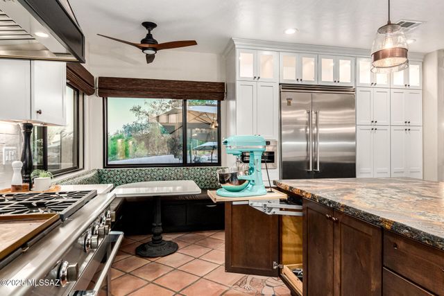 5525 N Oracle Road, Tucson, AZ 85704