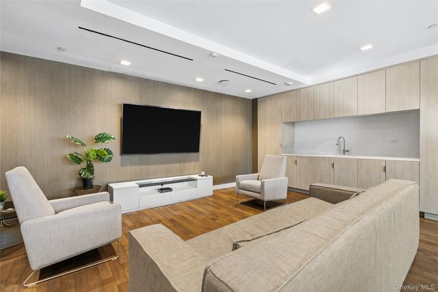 3432 35th Street 2D, Astoria, NY 11106