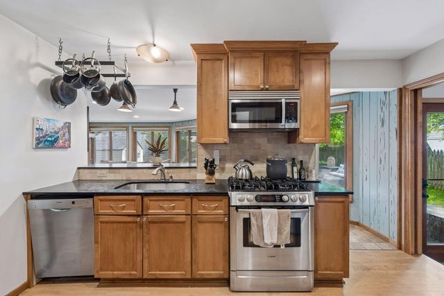 2911 W 54th Street, Minneapolis, MN 55410